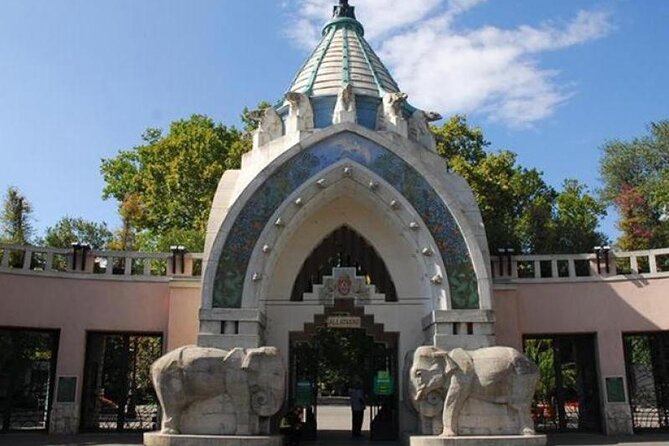 City Park True Crime of Hungary and Night Walk Tour in Budapest