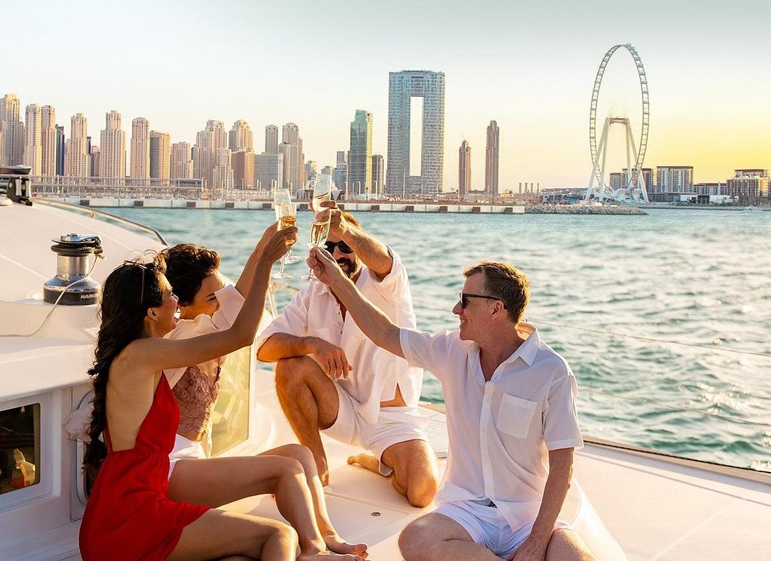 Dubai Marina 2 Hour Sunset Yacht Tour with Alcoholic Drinks