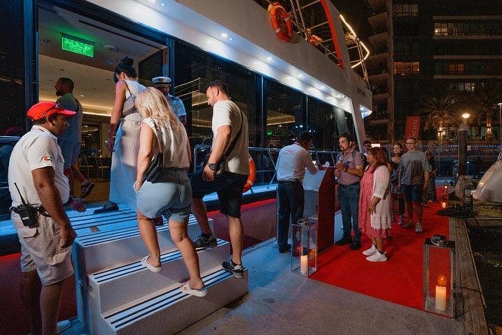 Dubai Marina Luxury Dinner Cruise with Buffet, Live Entertainment