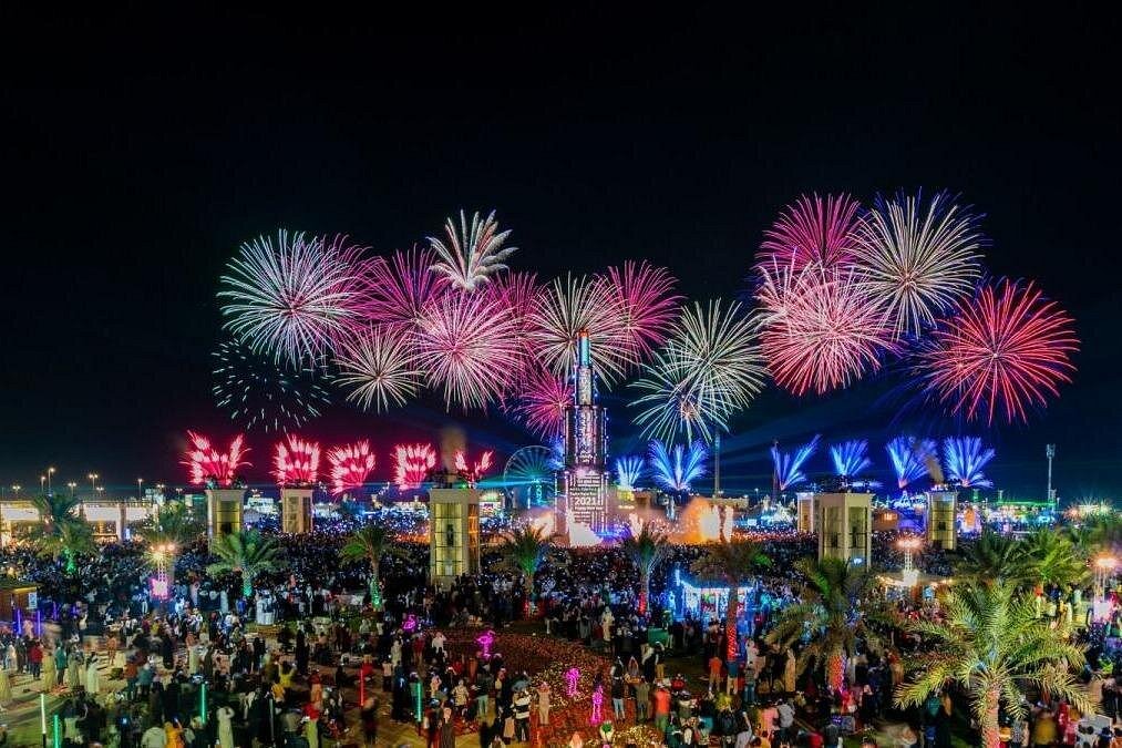 New Year Fireworks Cruise. Witness the spectacular fireworks in Dubai