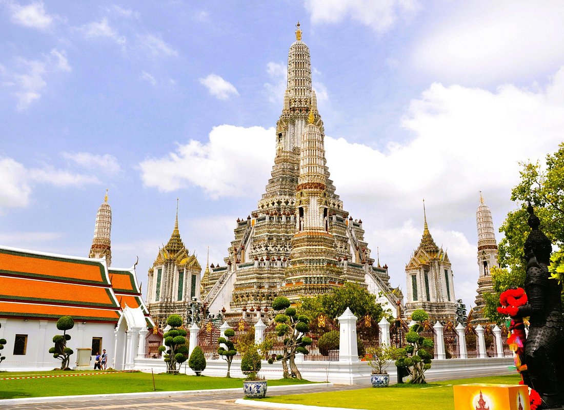Design Your Own Bangkok Experience in a Private SUV Tour