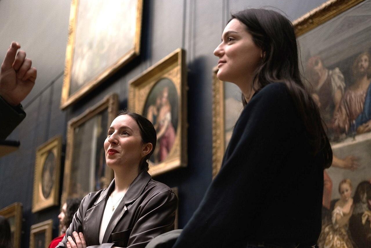 Paris Louvre Small Group Tour with Pre-Reserved Tickets