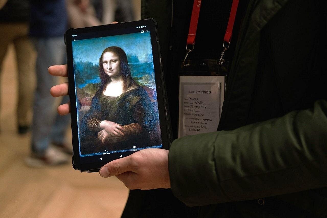 Paris Louvre Small Group Tour with Pre-Reserved Tickets