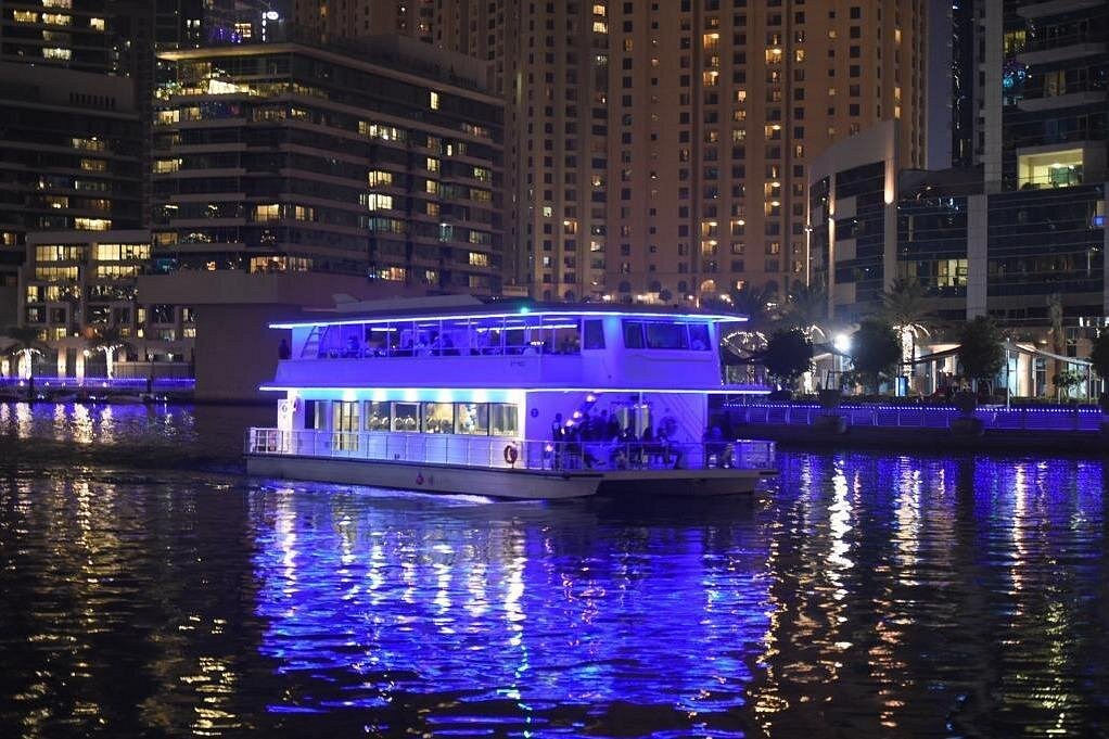 5 Star Luxury Catamaran Dinner Cruise in Dubai Marina