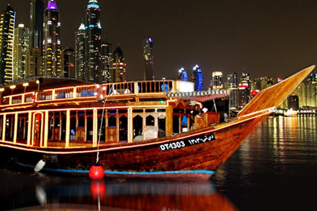 Dubai Marina: Luxury Dhow Dinner Cruise with Hotel Transfer