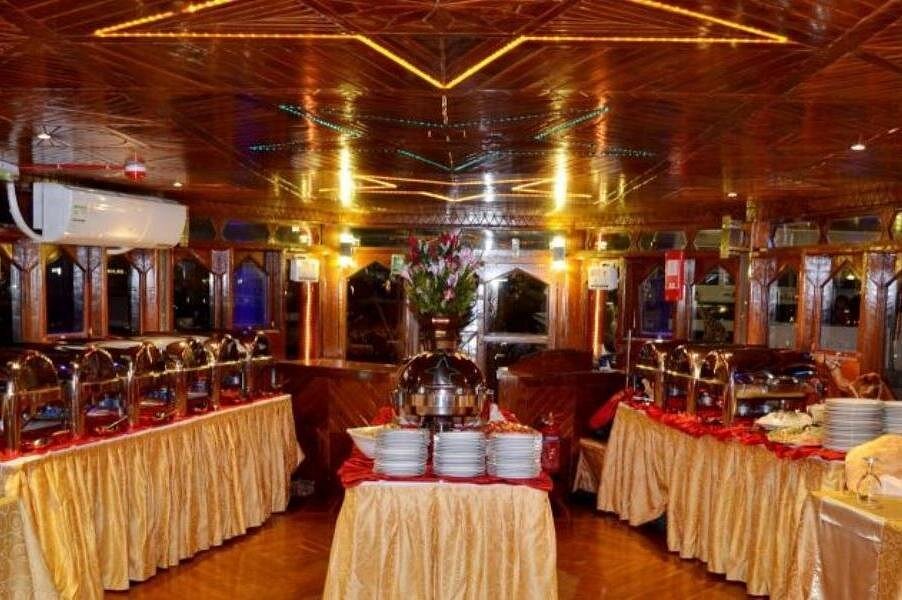 Dubai Marina Cruise Dinner with Entertainment Show