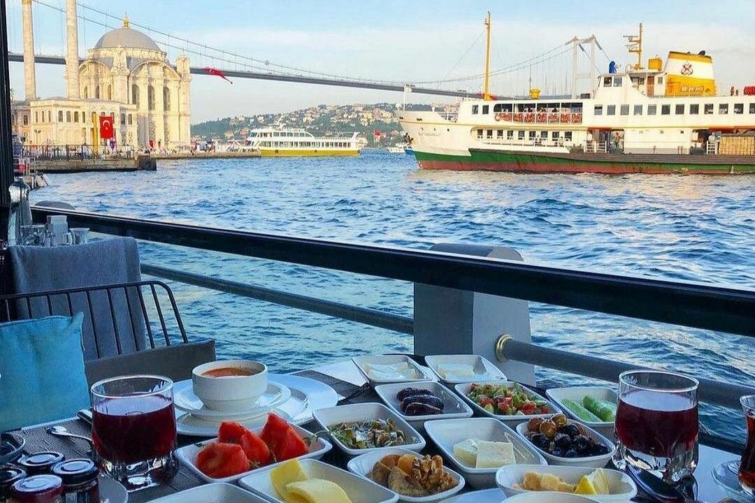 Circle Istanbul (Extraordinary Istanbul)