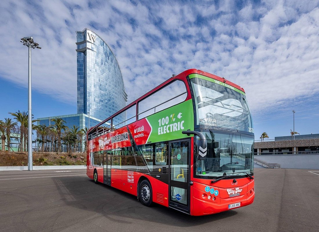 Barcelona City Tour Hop-On Hop-Off with Optional Catamaran trip