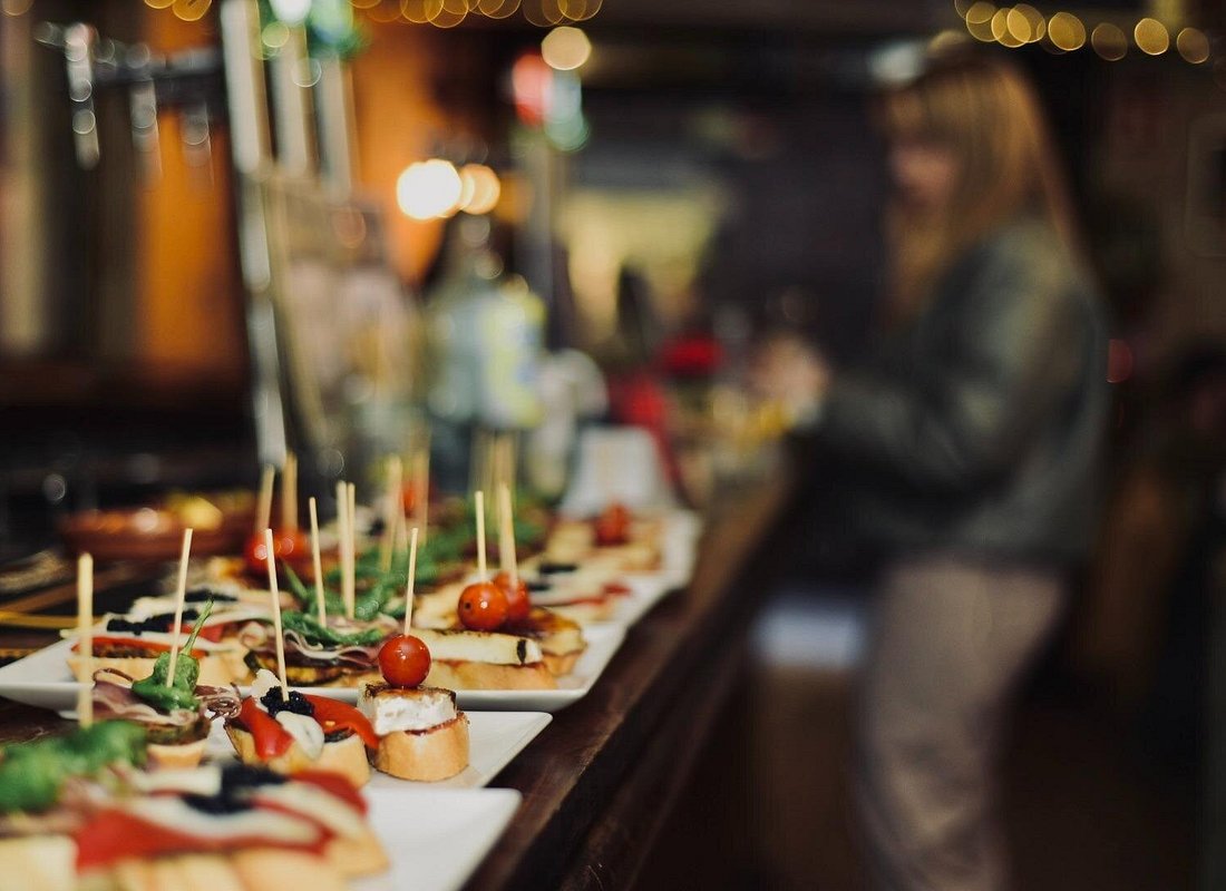 Barcelona Tapas Walking Tour: Food, Wine & History