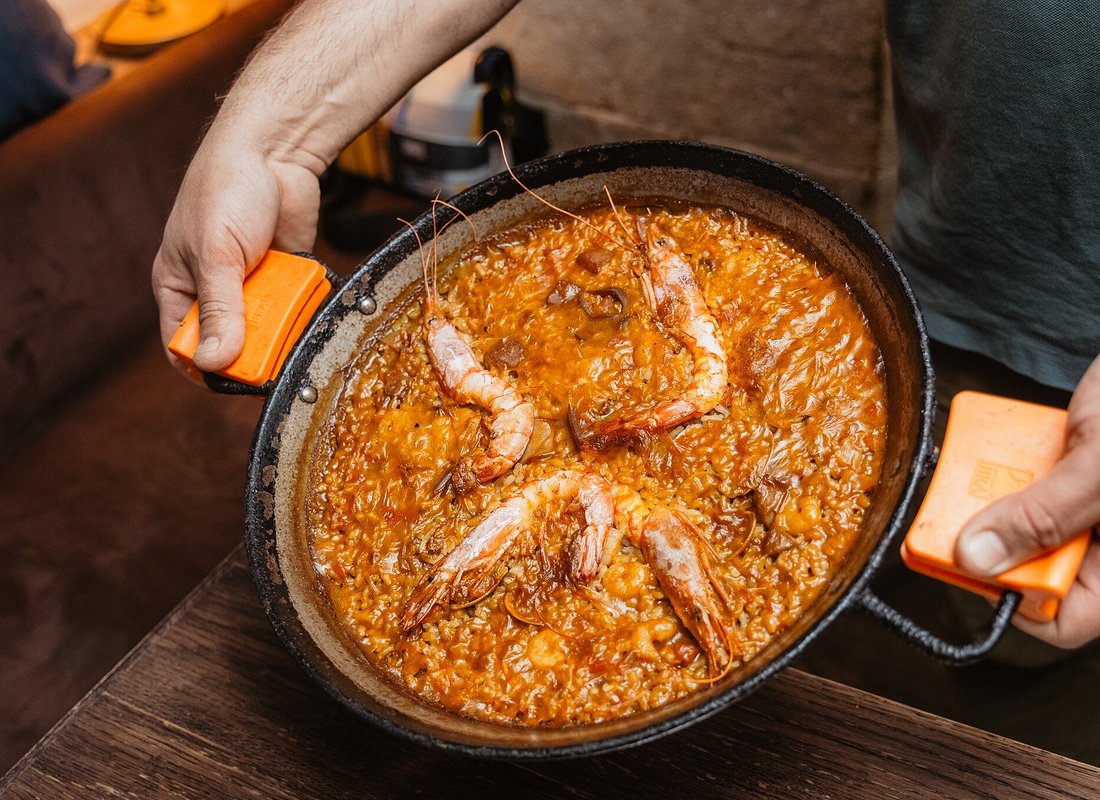 Barcelona: Guided Food Walking Tour with Tapas and Wine