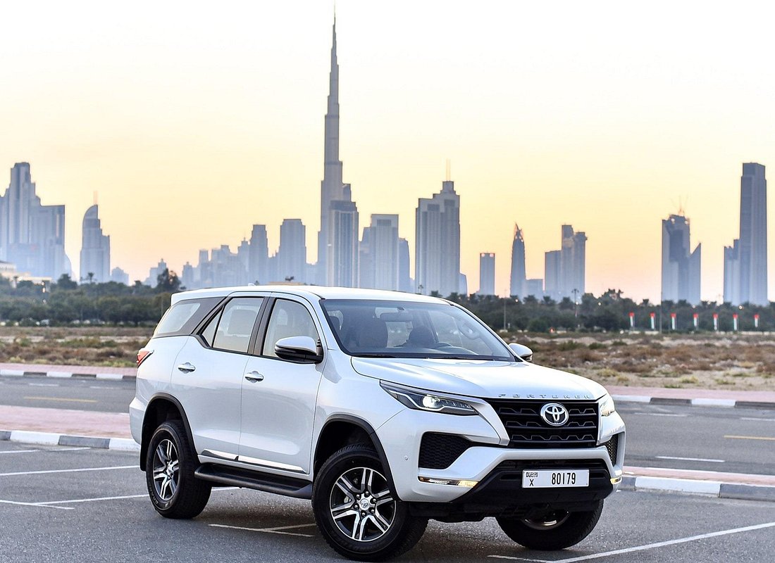 Dubai: Full-Day Private Car and Driver Hire