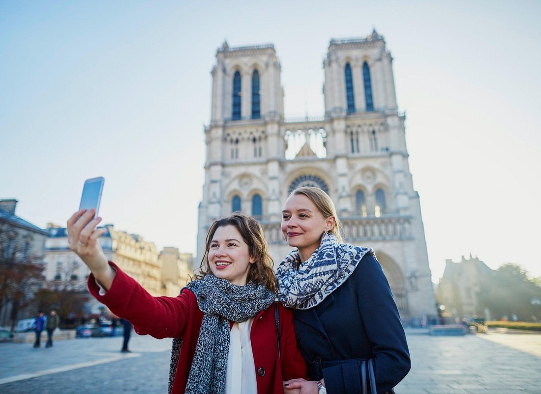 Notre Dame de Paris: Semi Private or Private Guided Tour Guide