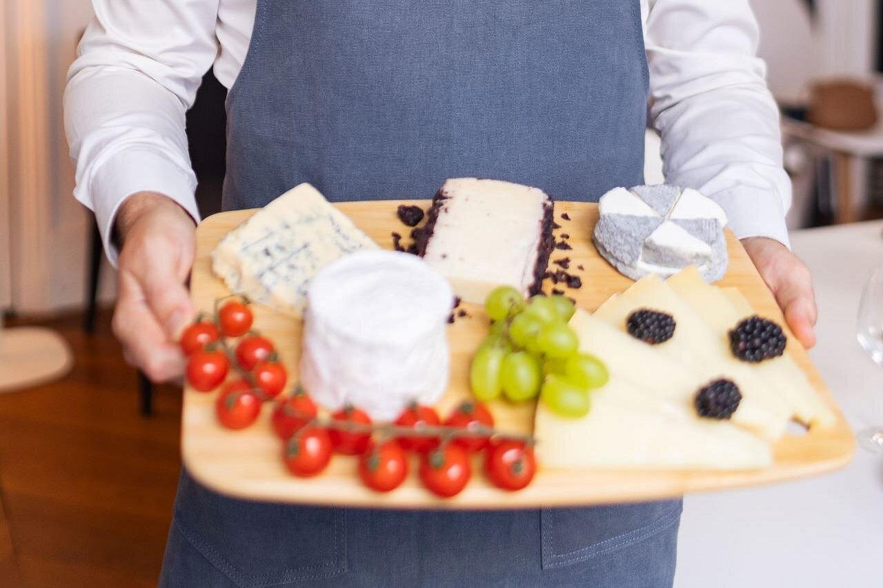 Paris Cheeses and Wines Tour de France with Tasty Games