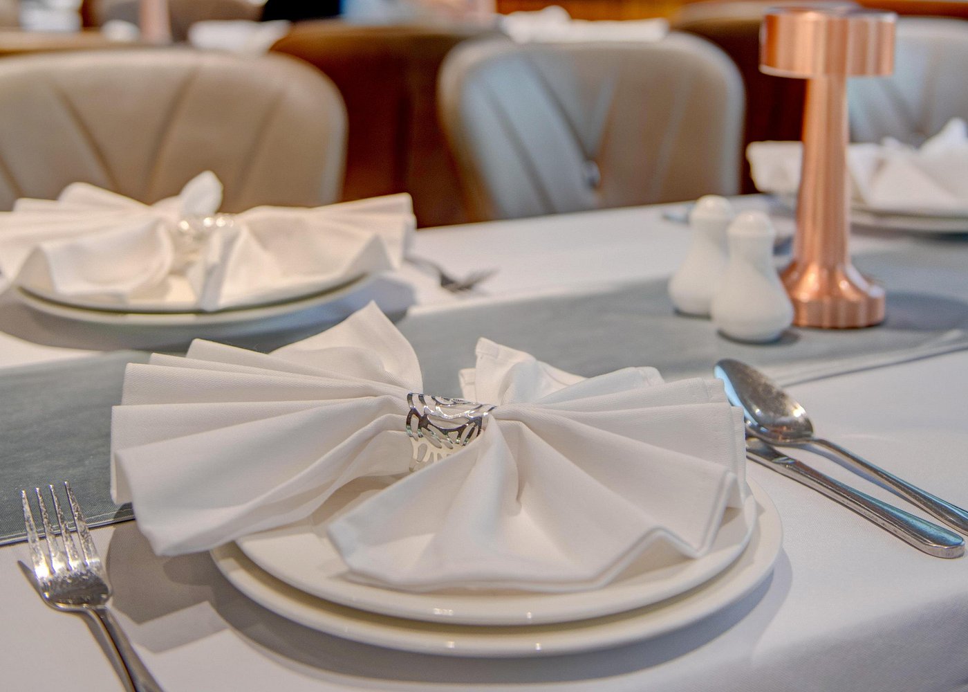 Dubai Marina Luxury Dinner Cruise, Live Shows, & Open Bar